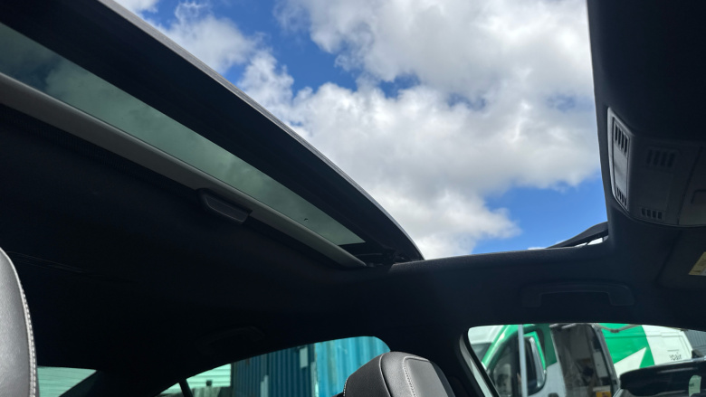 Volkswagen Passat 2.0 TDI R-Line 4dr DSG [Panoramic Roof] Diesel Saloon